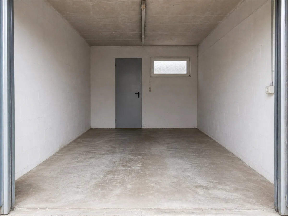 Garage — Zustand nachher (Symbolbild, kein Foto eines echten Auftrags)